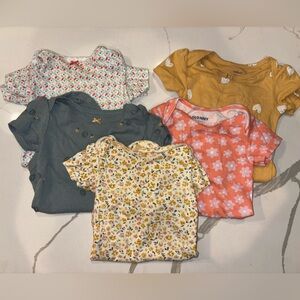 Old Navy and Carters Bundle of 5 One Pieces Size 18 months